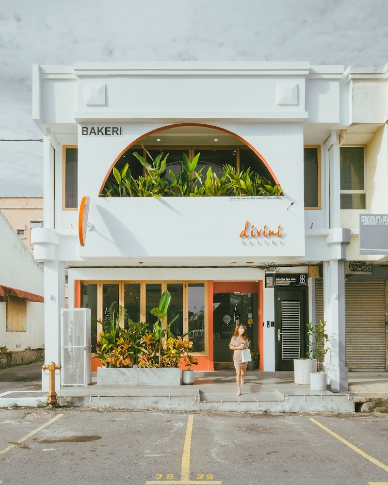 Divini Pastry | Biscotti • Coffee • Sandwiches & Wraps • Dessert • Cakes • Pastries